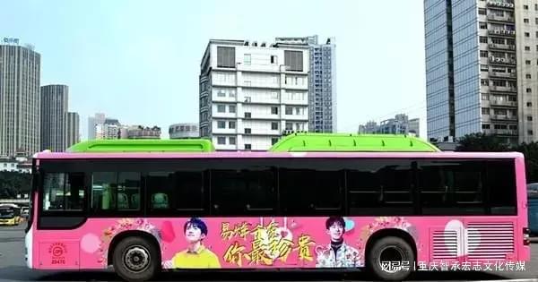 重庆公交车车身广告设计该怎样？重庆公交车身媒体如何投放？(图1)