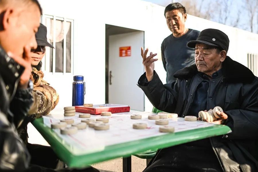 会上这位人大代表突然拿出两张设计图！(图4)