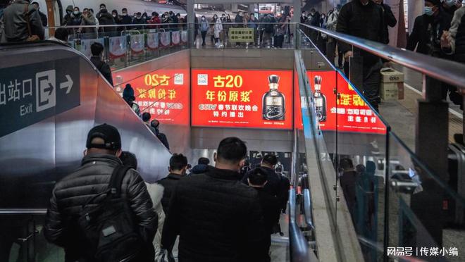 2024年铜陵(北)站广告推荐-出站口高铁品牌led灯箱广告服务(图1)