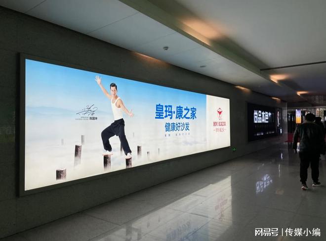 2024年铜陵(北)站广告推荐-出站口高铁品牌led灯箱广告服务(图3)
