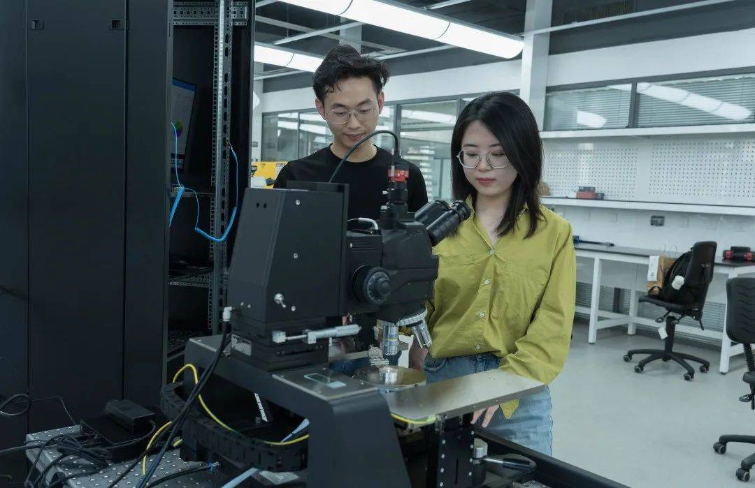 多团队联合攻关设计量子效应掺杂范式突破二维平面晶体管集成维度限制(图9)