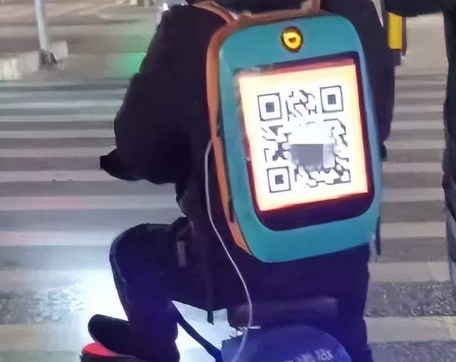 把员工当成行走的广告牌制服广告无孔不入(图8)