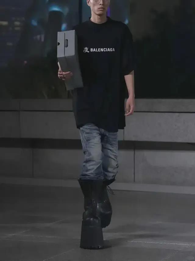 把员工当成行走的广告牌制服广告无孔不入(图11)