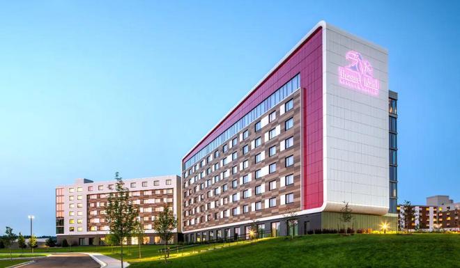 酒店立面设计：现代旅居风格与典型区域特色(图9)