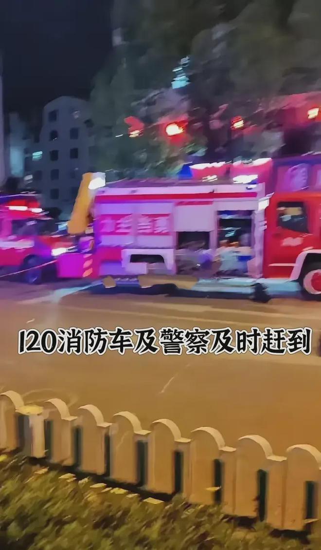 突发！25米广告牌坠落致3死7伤宝妈崩溃两个女儿一死一重伤！(图10)