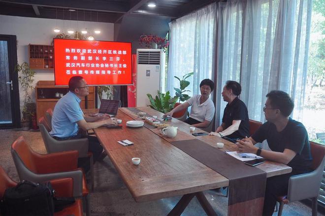 统战引领赋能传媒：武汉经开区工委统战部领导调研壹号传媒(图1)