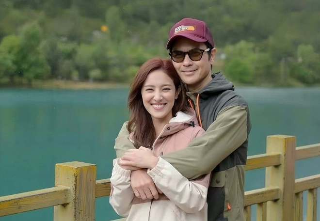 四胎女儿梦破灭！郑嘉颖妻子封肚不再生直言三个儿子已足够(图5)