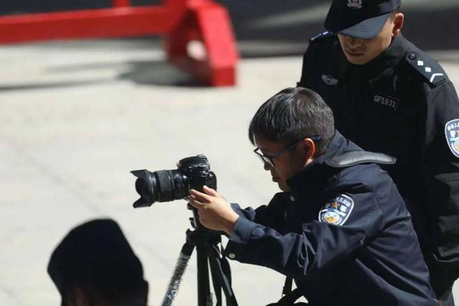 呷登：善地镜头背后的警营“追光者”(图2)