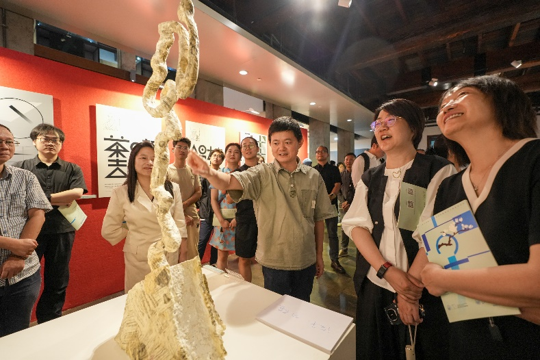 “上海汉字创意设计展”在同济大学博物馆开幕(图2)