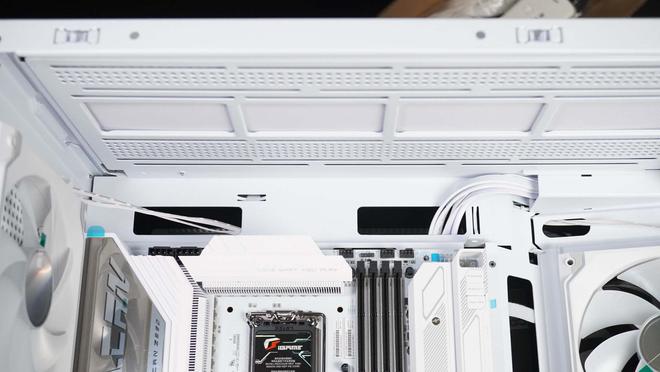 搭上星舰起飞！骨伽星舰FV270机箱装机分享(图18)