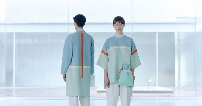 这家美术馆的工作服高级了三宅一生前设计师操刀！(图1)