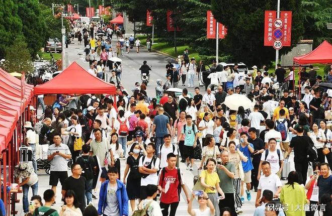 文科迎来调整撤销潮！文科还有出路吗？(图2)