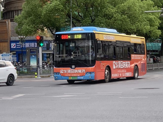 公交广告画面设计的四大核心要素(图2)