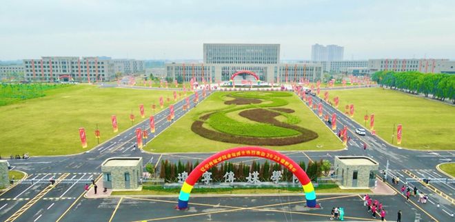 打破偏见“双非”逆袭！这些传媒院校异军突起毕业生遭哄抢！(图2)