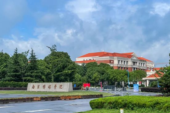 打破偏见“双非”逆袭！这些传媒院校异军突起毕业生遭哄抢！(图4)