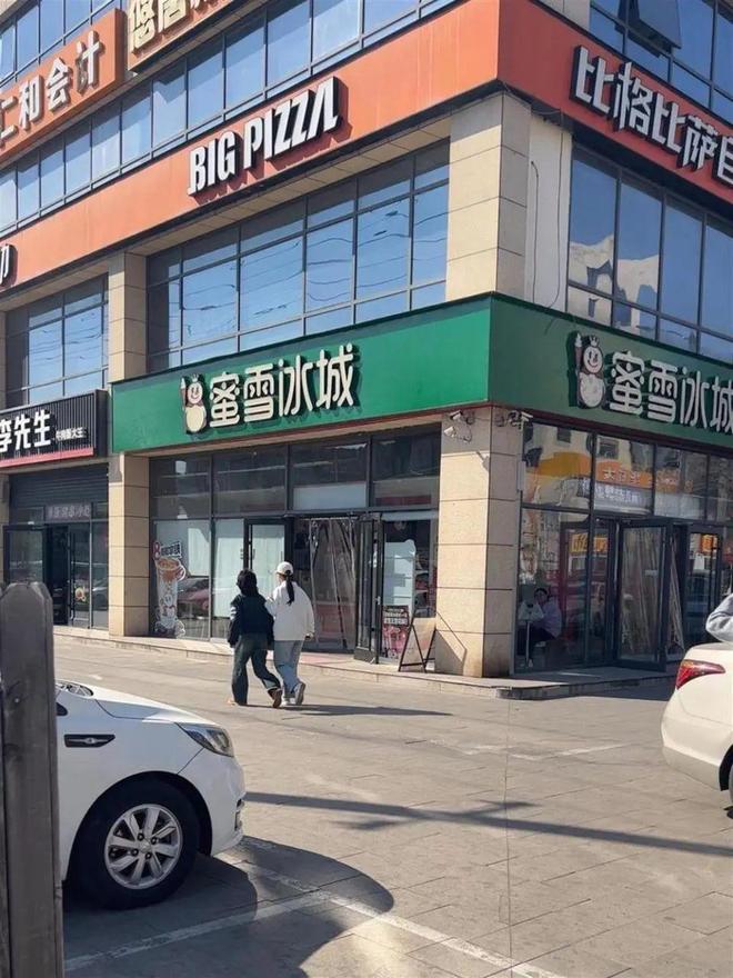 通报“广告牌匾禁用红蓝黑底色”等问题当地主要负责人被免职(图2)
