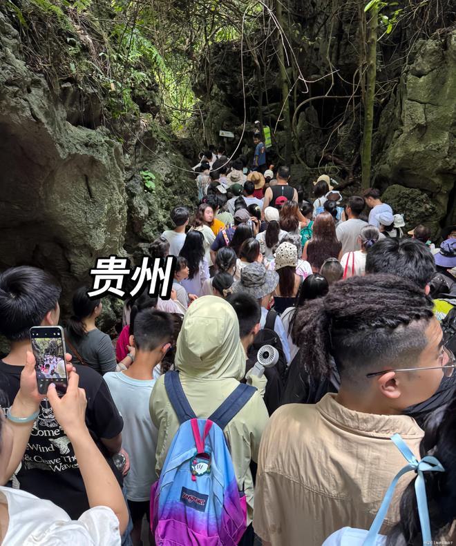 贵州已被“攻占”！全国游客人潮汹涌网友：这哪儿是来避暑的？(图6)