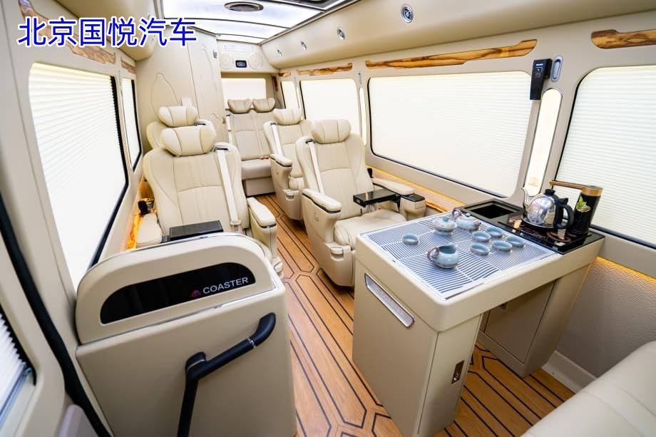 山西太原丰田考斯特10座带卫生间大型商务车落地多少钱(图7)