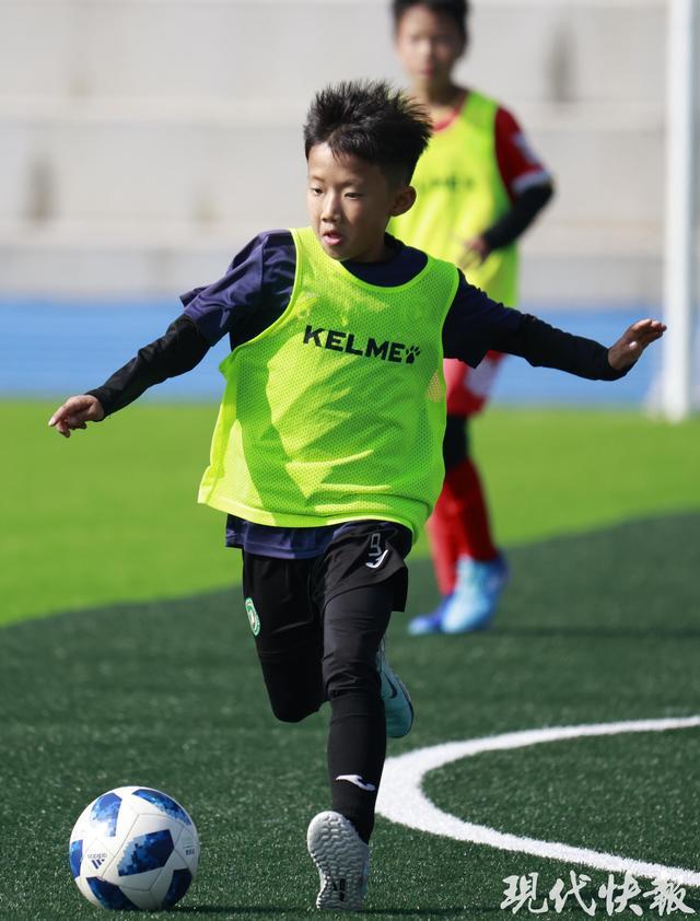 苏小超八小龙|南京游小浦口分校:四年实现区长杯、市长杯、省冠军三级跳(图1)