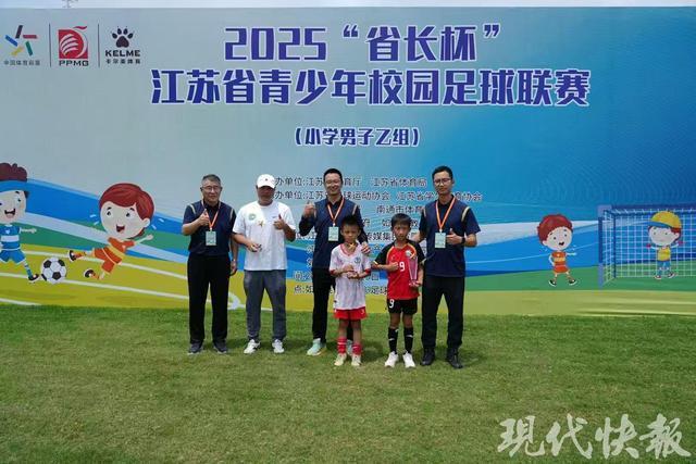 苏小超八小龙|南京游小浦口分校:四年实现区长杯、市长杯、省冠军三级跳(图2)