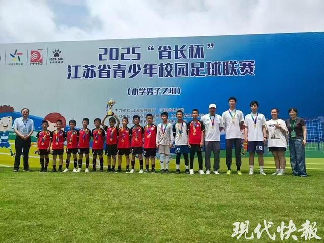 苏小超八小龙|南京游小浦口分校:四年实现区长杯、市长杯、省冠军三级跳(图3)