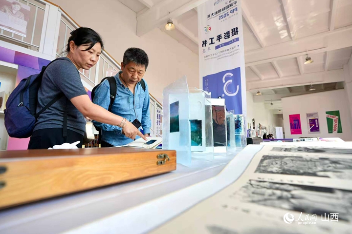 手工书让摄影艺术“可翻阅”公益旅拍定格晋韵之美(图1)