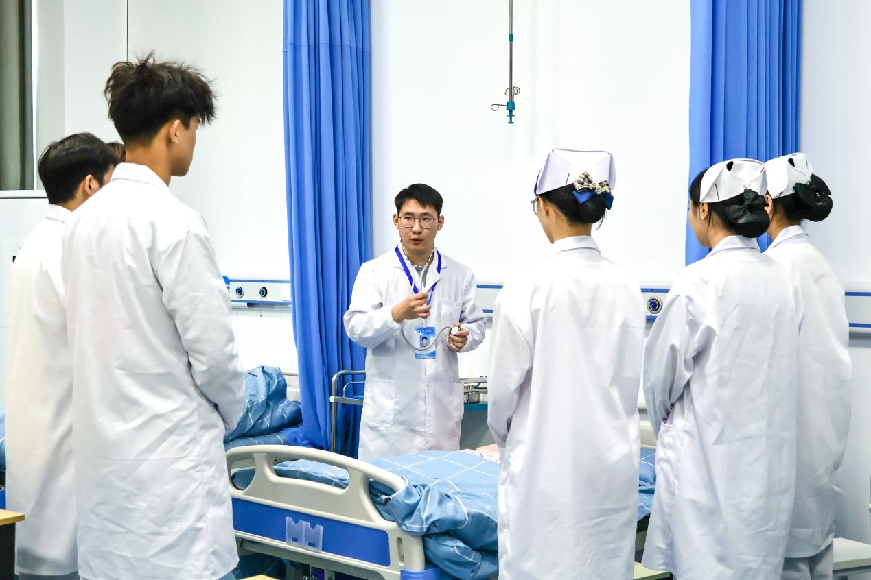 精准育才直通名企！遂宁职业学院深融产教赋能高质量就业(图2)