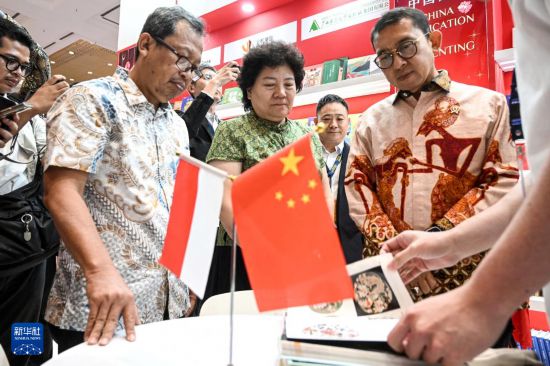 记者手记丨书香跨山海——中国图书在印尼国际书展受热捧(图2)