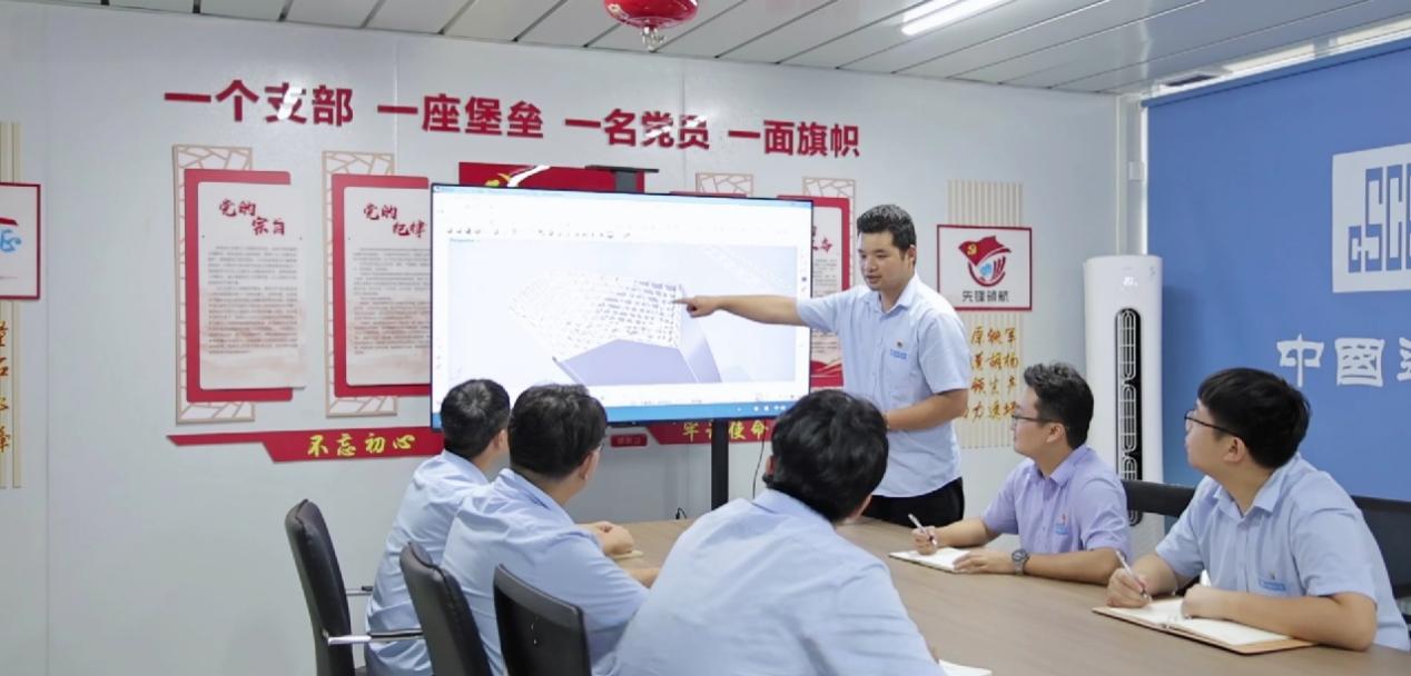 建精品工程向祖国献礼——中建新疆建工济南遥墙机场D、E指廊项目以科技创新铸就空港新标杆(图1)