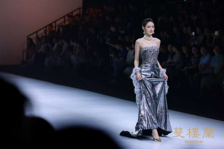 蔓楼兰「东方漪梦」：当海派旗袍在时装周荡起国际涟漪(图7)