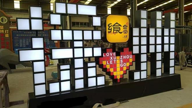 千万不能忽视!这5个易拉宝展架海报设计技巧让你的广告效果翻(图1)