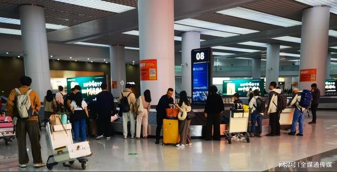 青岛胶东机场行李转盘上方大屏广告投放青岛机场LED广告价格(图1)