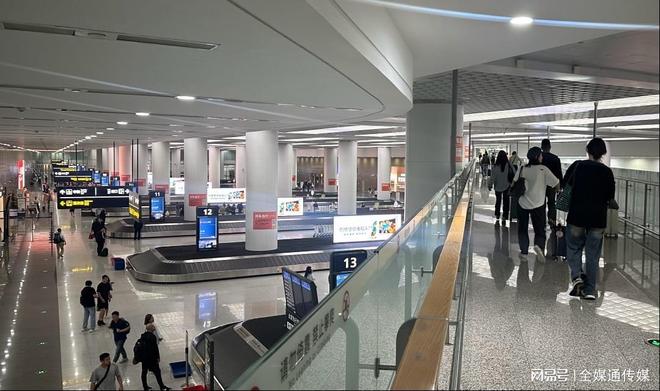 青岛胶东机场行李转盘上方大屏广告投放青岛机场LED广告价格(图2)