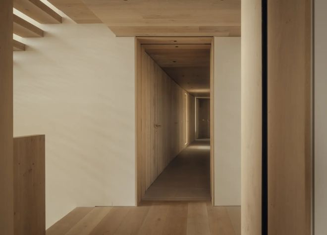 温柔巨人的自然哲学:40年经验凝练的斜坡住宅设计(图5)