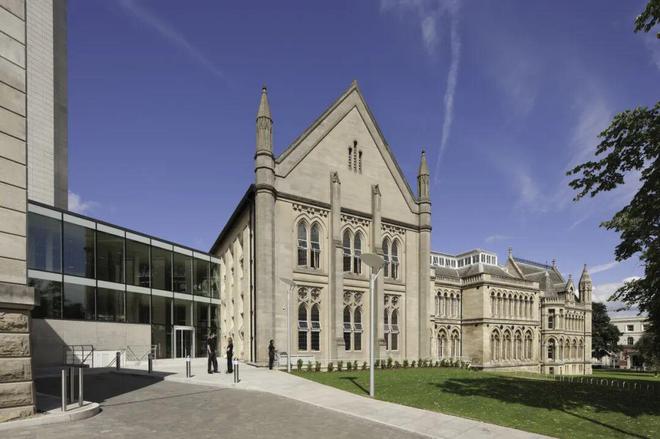 上涨24位！这所英国大学坐上“直升机”留学满意度超高！(图1)