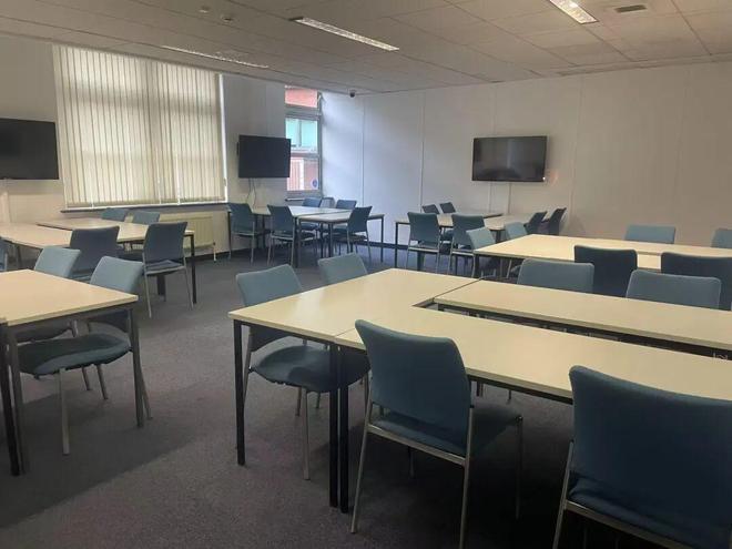 上涨24位！这所英国大学坐上“直升机”留学满意度超高！(图2)