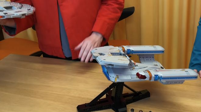 现场实物公布了！乐高10356星际迷航联邦星舰企业号NCC-1701-D新品发布！(图1)