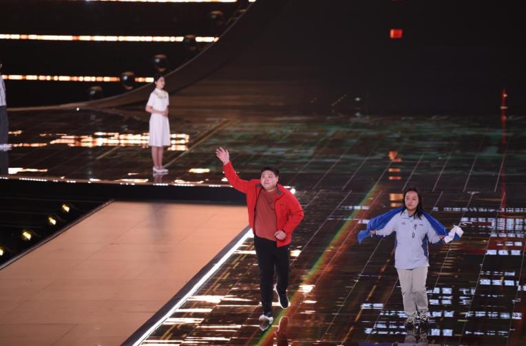 一场青年与时代的双向奔赴探访中国东方教育职业教育新路径(图2)