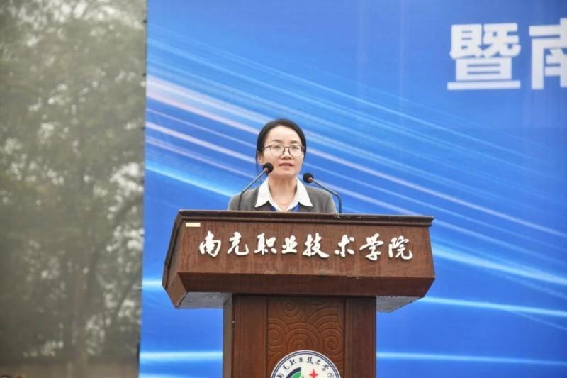 242家企业携万余岗位助学子就业南充市2025年高校毕业生等青年就业服务攻坚行动暨“南职院”2026届毕业生冬季双选会举办(图6)