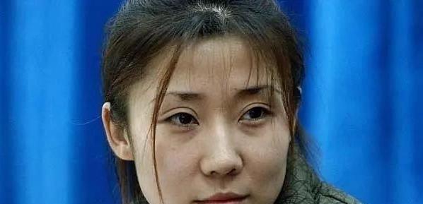 路遥之女路茗茗随母迁居北京考入大学专攻平面设计(图1)