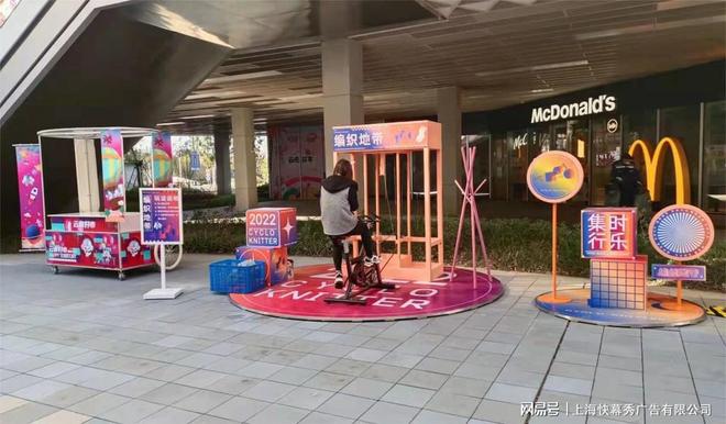 智能配色高效响应：高端活动指定广告物料供应商盘点(图2)