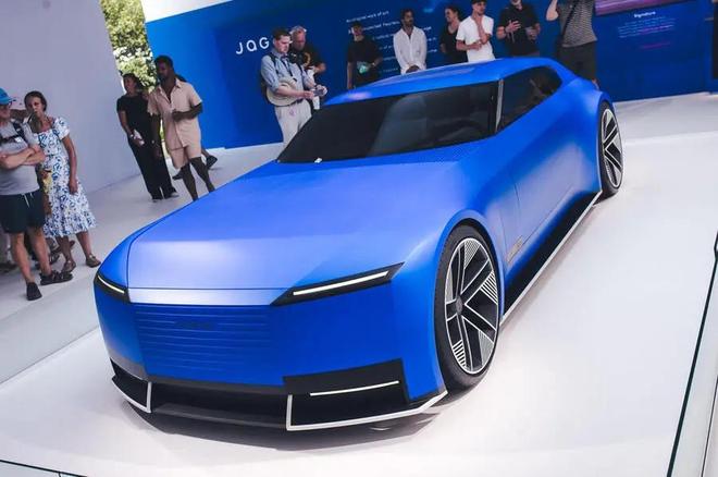 路虎设计教父被开除曾因LGBT广告遭群嘲网友：早该炒了！(图3)