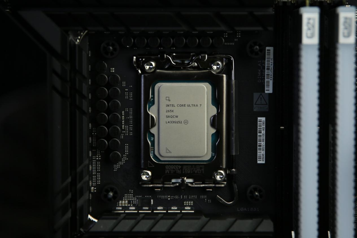 换了一颗酷睿Ultra200S处理器一年竟能帮我省出几天时间！(图2)