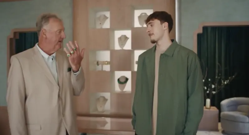 流言板]我和我的模版！库珀-弗拉格和拉里-伯德一起拍摄广告(图1)