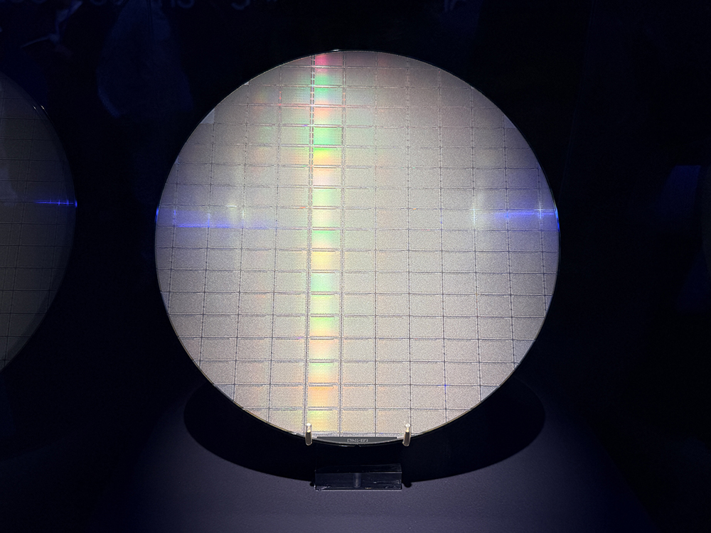 起猛了！Arm推出首个自研CPU黄仁勋贴大脸发言(图17)